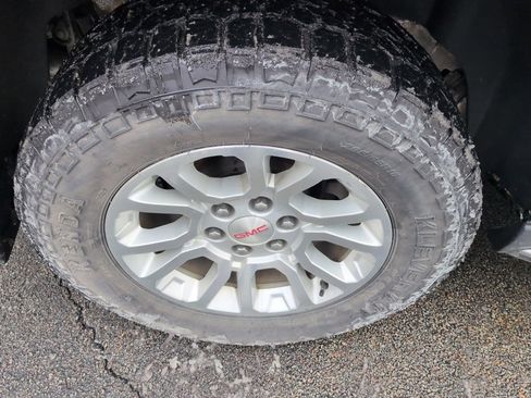 Used 2020 GMC Yukon XL SLE w/ HD Trailering Package image 16