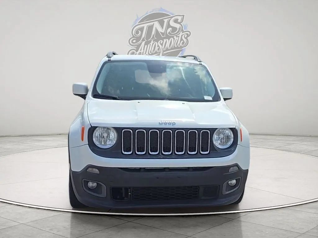 Used 2016 Jeep Renegade Latitude FWD image 2