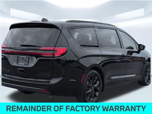 Used 2025 Chrysler Pacifica Limited FWD image 5