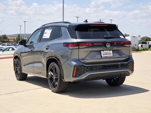 New 2026 Volkswagen Tiguan SE R-Line FWD image 3