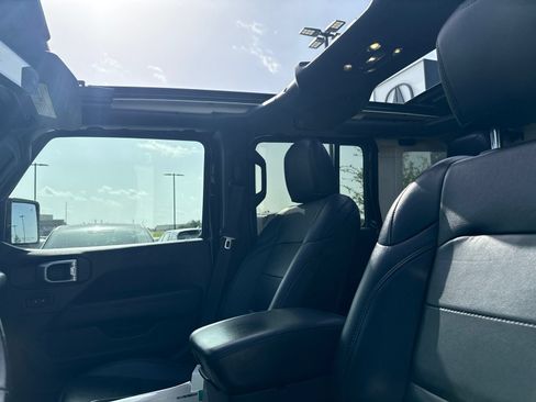 Used 2020 Jeep Wrangler Unlimited Sahara AWD/4WD image 8