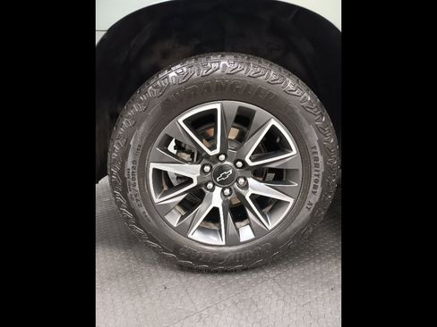 Used 2024 Chevrolet Tahoe Z71 w/ Luxury Package image 28