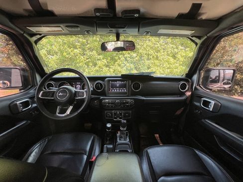 Used 2018 Jeep Wrangler Unlimited Sahara AWD/4WD image 28