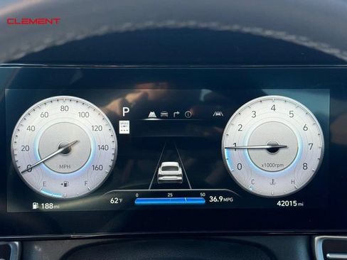 Used 2025 Hyundai Elantra Limited FWD image 23