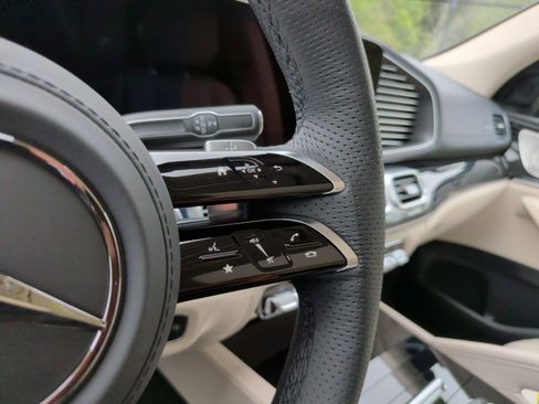Used 2026 Mercedes-Benz GLS 450 4MATIC image 25