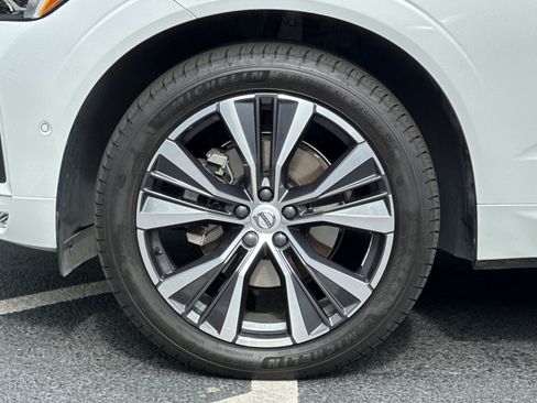 Used 2022 Volvo XC60 B5 Momentum w/ Advanced Package AWD/4WD image 12