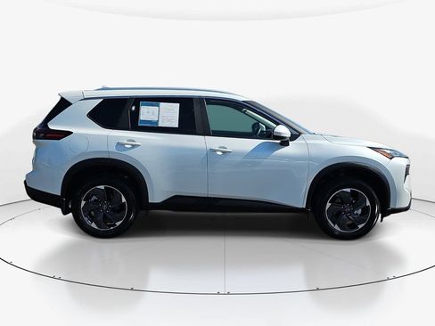 Used 2025 Nissan Rogue SV w/ SV Premium Package FWD image 5