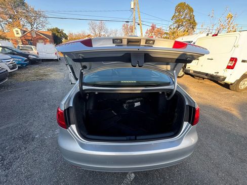 Used 2011 Volkswagen Jetta SE image 20