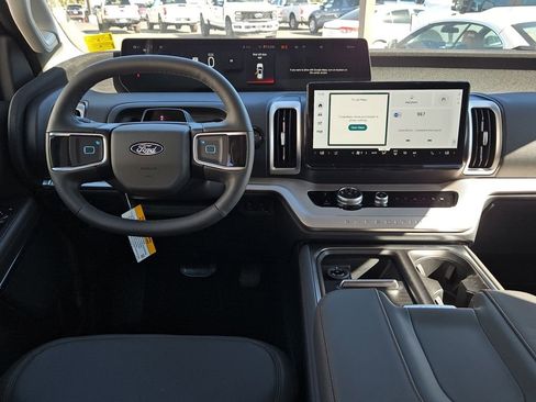 New 2025 Ford Expedition Active image 20