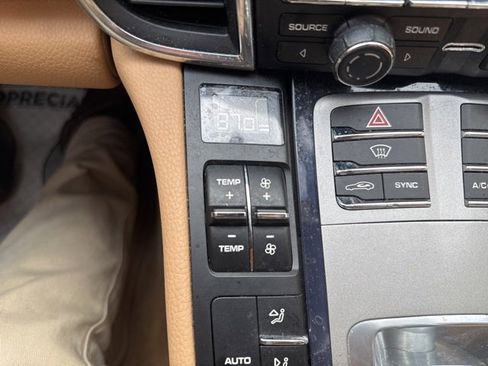 Used 2014 Porsche Panamera 4 image 40