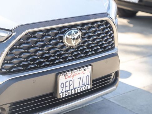 Certified 2023 Toyota Corolla Cross XLE w/ Black Badges Package (TMS) FWD image 5
