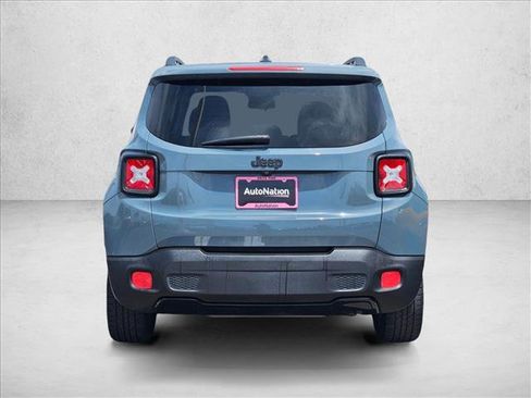 Used 2017 Jeep Renegade Altitude FWD image 6