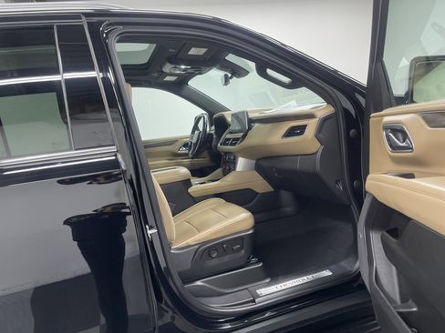 Used 2021 Chevrolet Tahoe Premier w/ Premium Package image 26