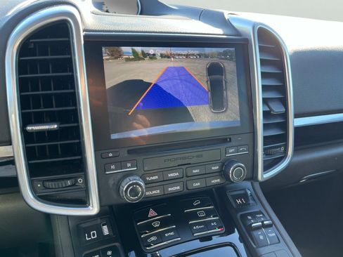 Used 2017 Porsche Cayenne Platinum Edition image 29