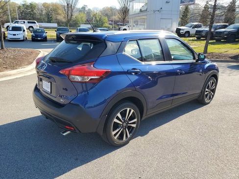 Used 2019 Nissan Kicks SV FWD image 3