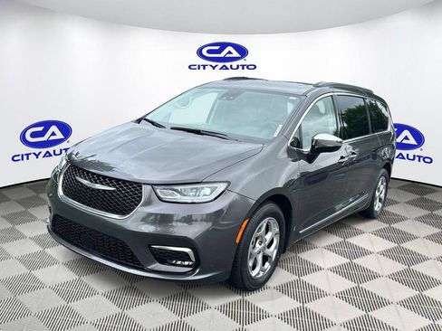 Used 2023 Chrysler Pacifica Limited FWD image 10