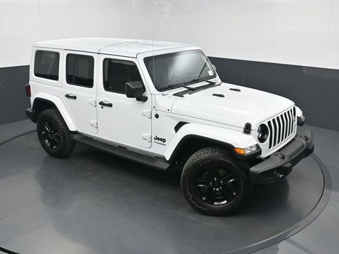 Used 2022 Jeep Wrangler Unlimited Sahara AWD/4WD image 32