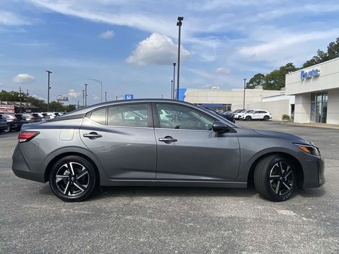 Used 2024 Nissan Sentra SV image 2