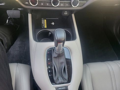 Used 2025 Honda HR-V EX-L image 17