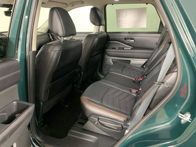 Used 2025 Nissan Pathfinder Platinum w/ Lighting Package (N93) AWD/4WD image 26