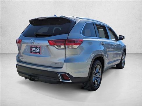 Used 2017 Toyota Highlander Limited Platinum image 5