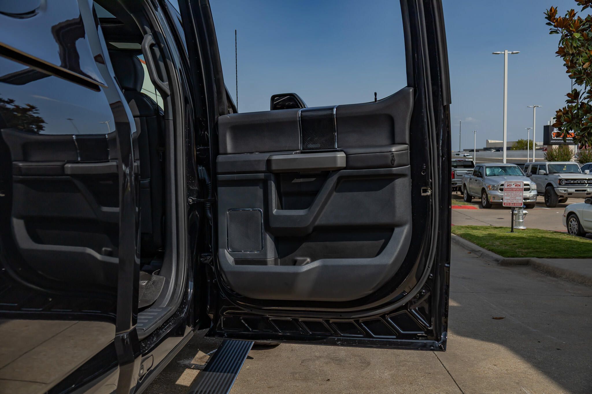 Used 2022 Ford F450 Platinum w/ FX4 Off-Road Package AWD/4WD image 45