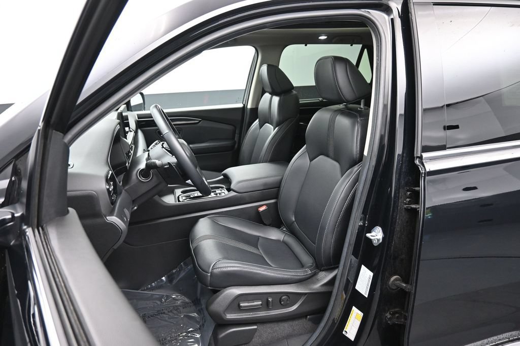Used 2025 Honda Pilot Touring image 17