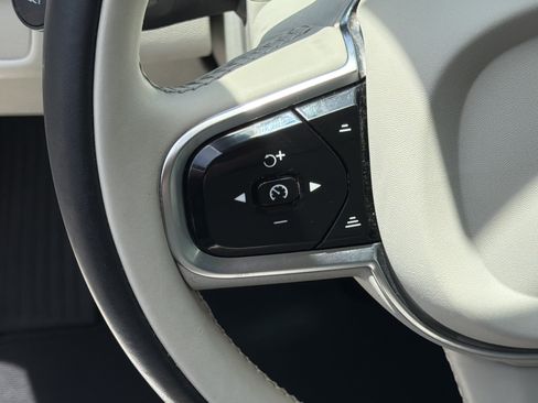 Certified 2023 Volvo XC60 B5 Plus AWD/4WD image 19