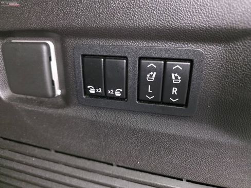 Used 2021 Chevrolet Tahoe Premier w/ Premium Package image 53