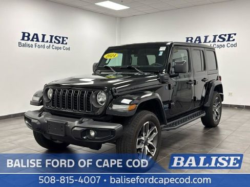 Used 2024 Jeep Wrangler Unlimited w/ Convenience Group AWD/4WD image 3