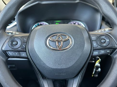 Certified 2022 Toyota RAV4 LE AWD/4WD image 21