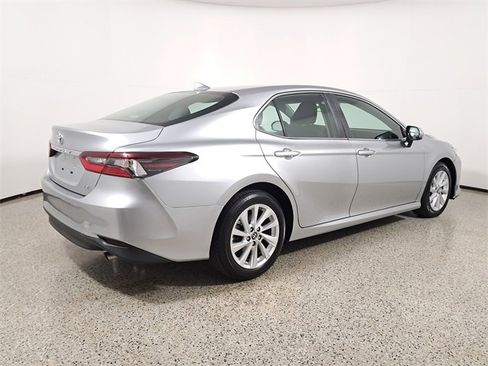 Used 2023 Toyota Camry LE image 5