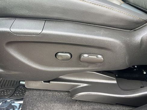 Used 2022 Chevrolet Trax LT w/ LT Convenience Package image 21