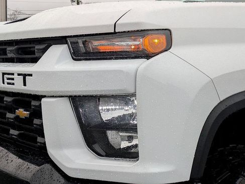 Used 2023 Chevrolet Silverado 2500 Custom w/ Custom Value Package image 9