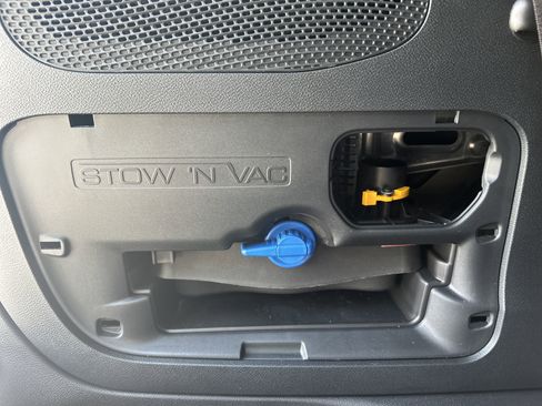 New 2026 Chrysler Pacifica Pinnacle image 8