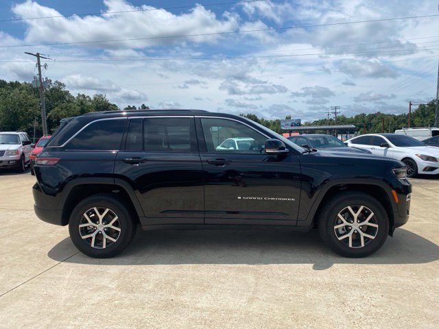 Used 2025 Jeep Grand Cherokee Limited RWD image 6