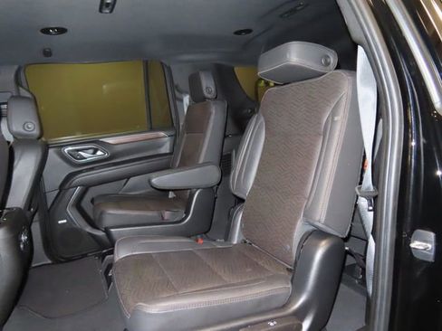 Used 2023 Chevrolet Suburban High Country RWD image 14