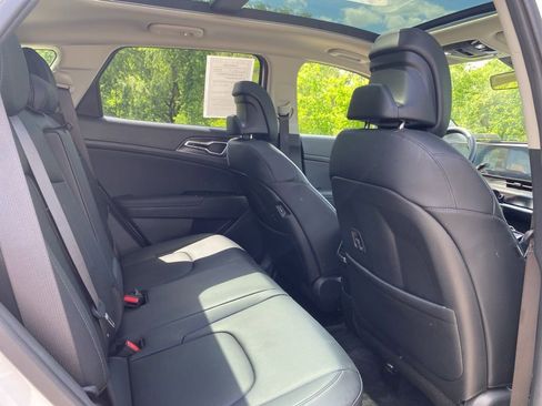 Certified 2024 Kia Sportage EX w/ EX Premium Package AWD/4WD image 12