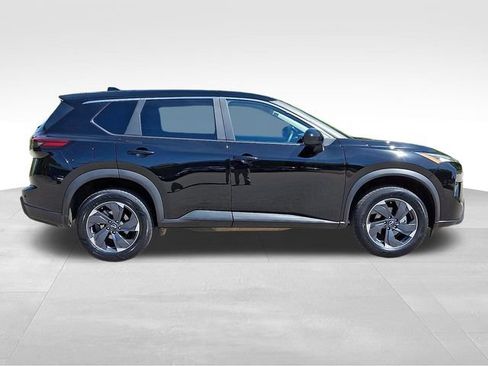 Used 2025 Nissan Rogue SV FWD image 9