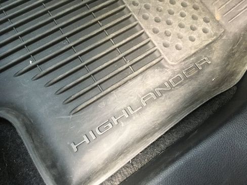 Used 2025 Toyota Highlander XSE AWD/4WD image 35