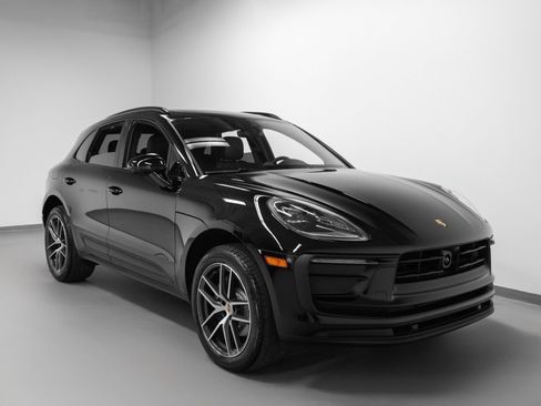 Certified 2026 Porsche Macan AWD/4WD image 10