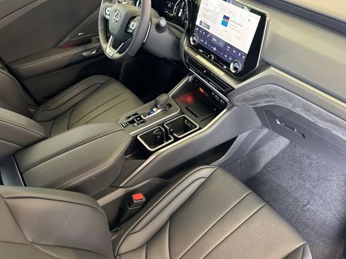 New 2026 Lexus TX 500h AWD image 17