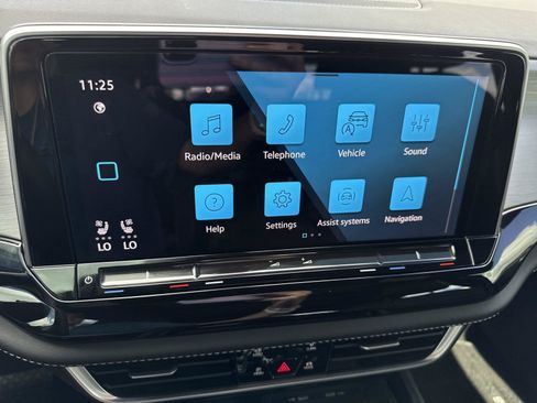 Used 2024 Volkswagen Atlas Cross Sport SE w/ Panoramic Sunroof Package FWD image 24