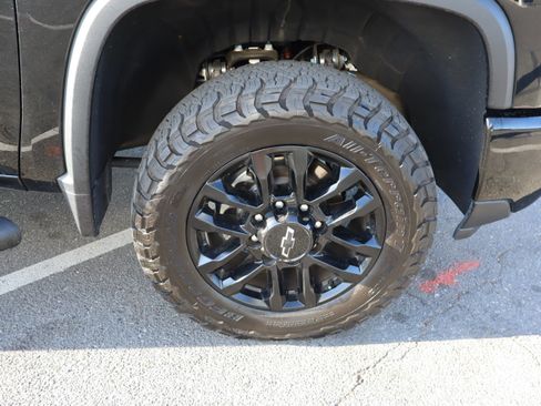 Used 2025 Chevrolet Silverado 2500 LTZ w/ LTZ Plus Package AWD/4WD image 39