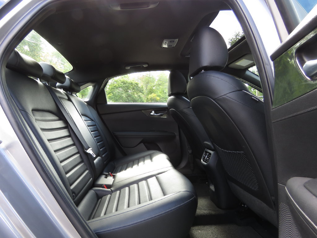 Used 2023 Kia Forte GT-Line w/ GT-Line Premium Package FWD image 16