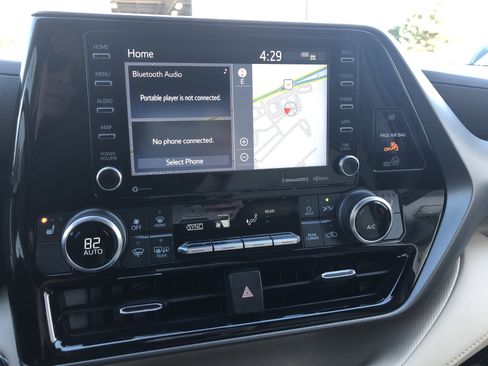 Used 2022 Toyota Highlander XLE image 17