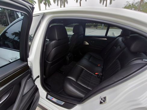 Used 2014 BMW M5 image 32