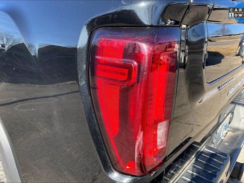 Used 2022 GMC Sierra 2500 Denali w/ Denali Black Diamond Edition image 28