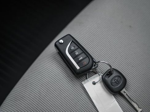 Used 2020 Toyota Corolla LE image 37