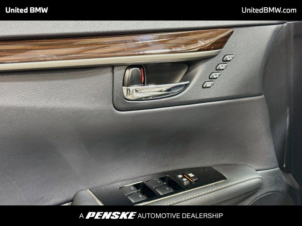 Used 2016 Lexus ES 350 w/ Ultra Luxury Package FWD image 10